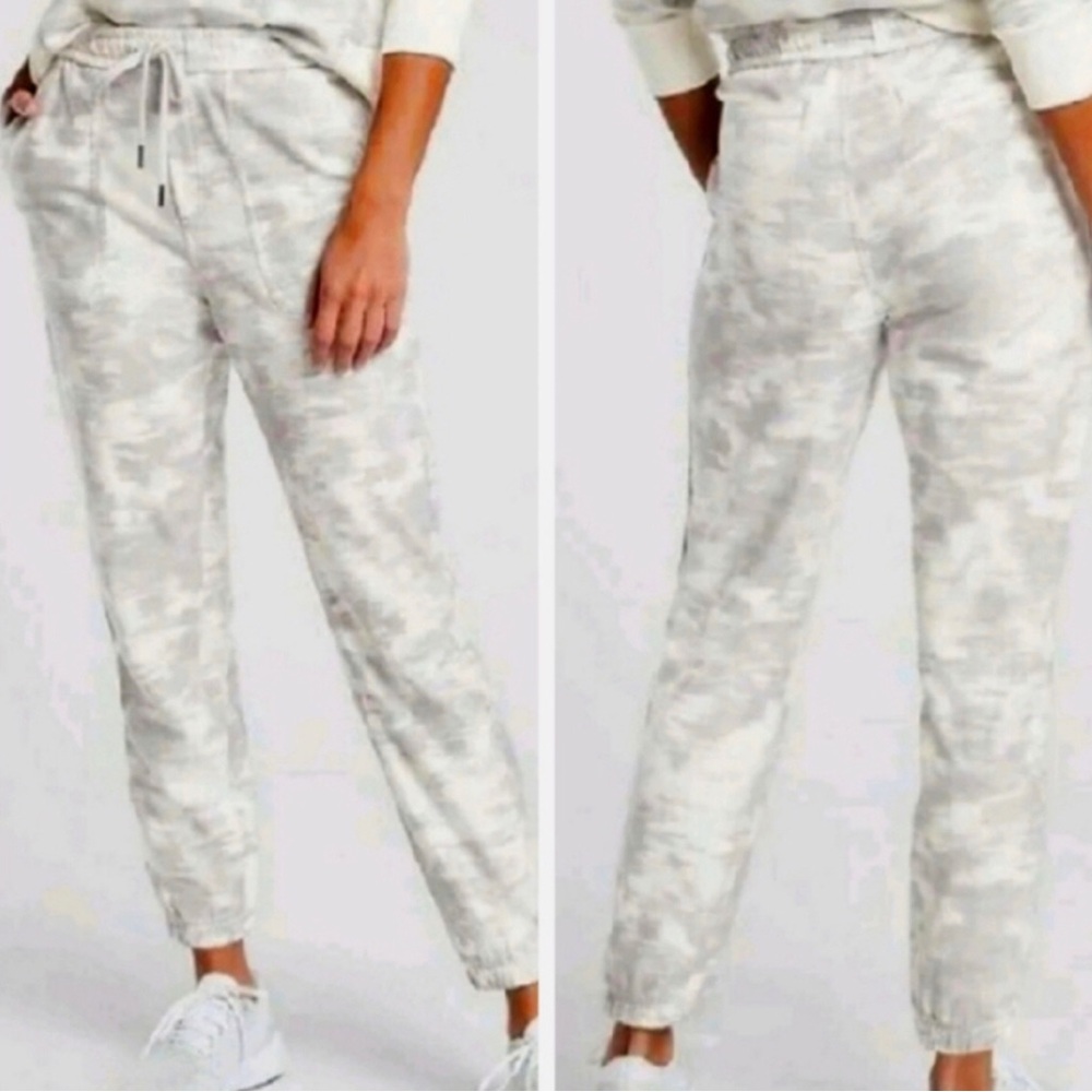 Athleta Farallon Printed Camouflage Jogger Pants